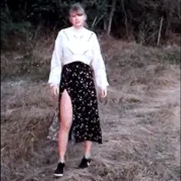 *SOLD* Wilfred ‘Ghoulaine’ Wool Sweater - Picture 4 of 8